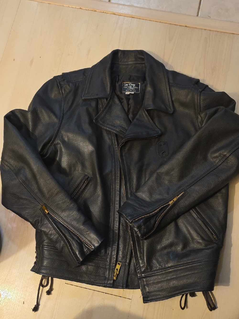 Classic Black Leather Biker Jacket - Vintage Style